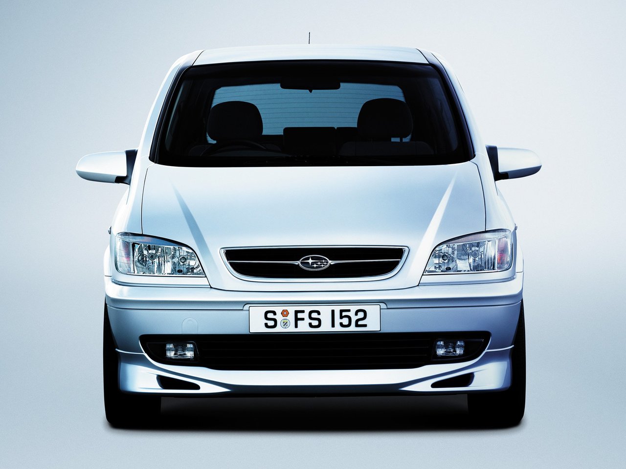 Subaru Traviq Компактвэн