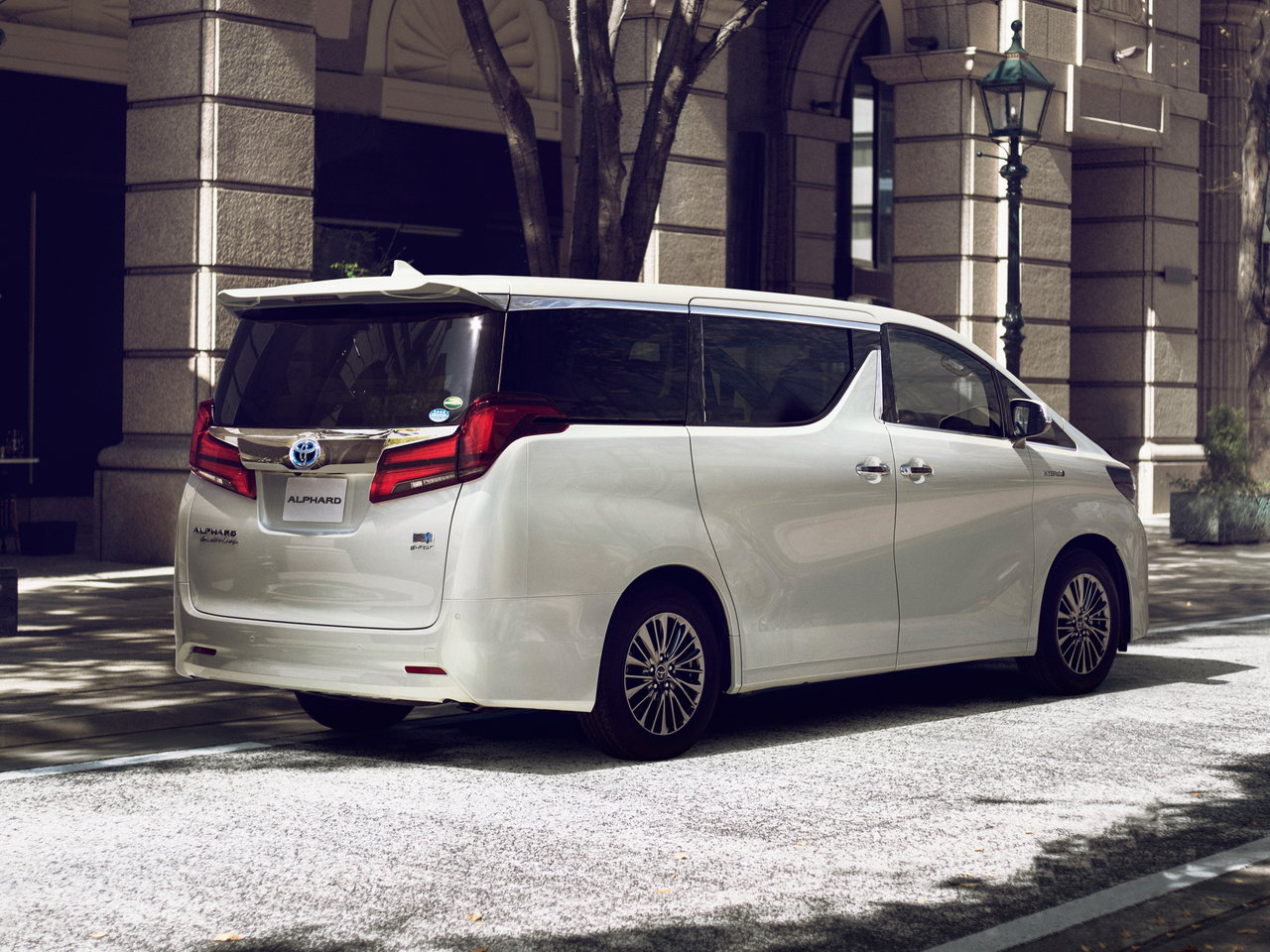 Toyota Alphard III Рестайлинг