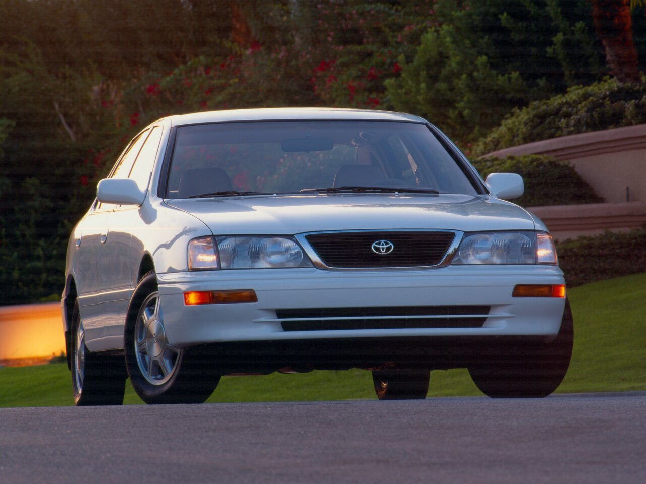 Toyota Avalon I
