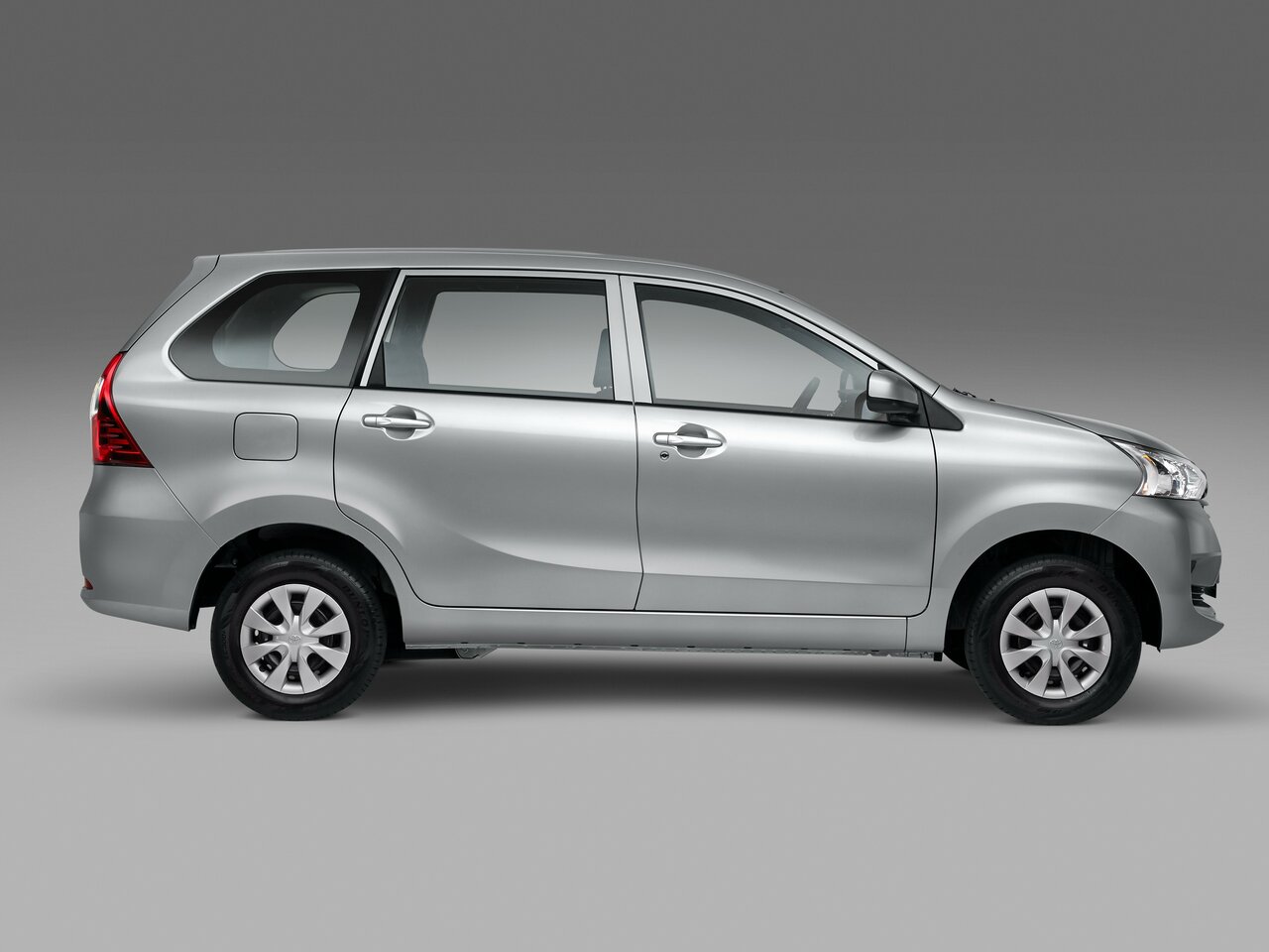 Toyota Avanza II Рестайлинг