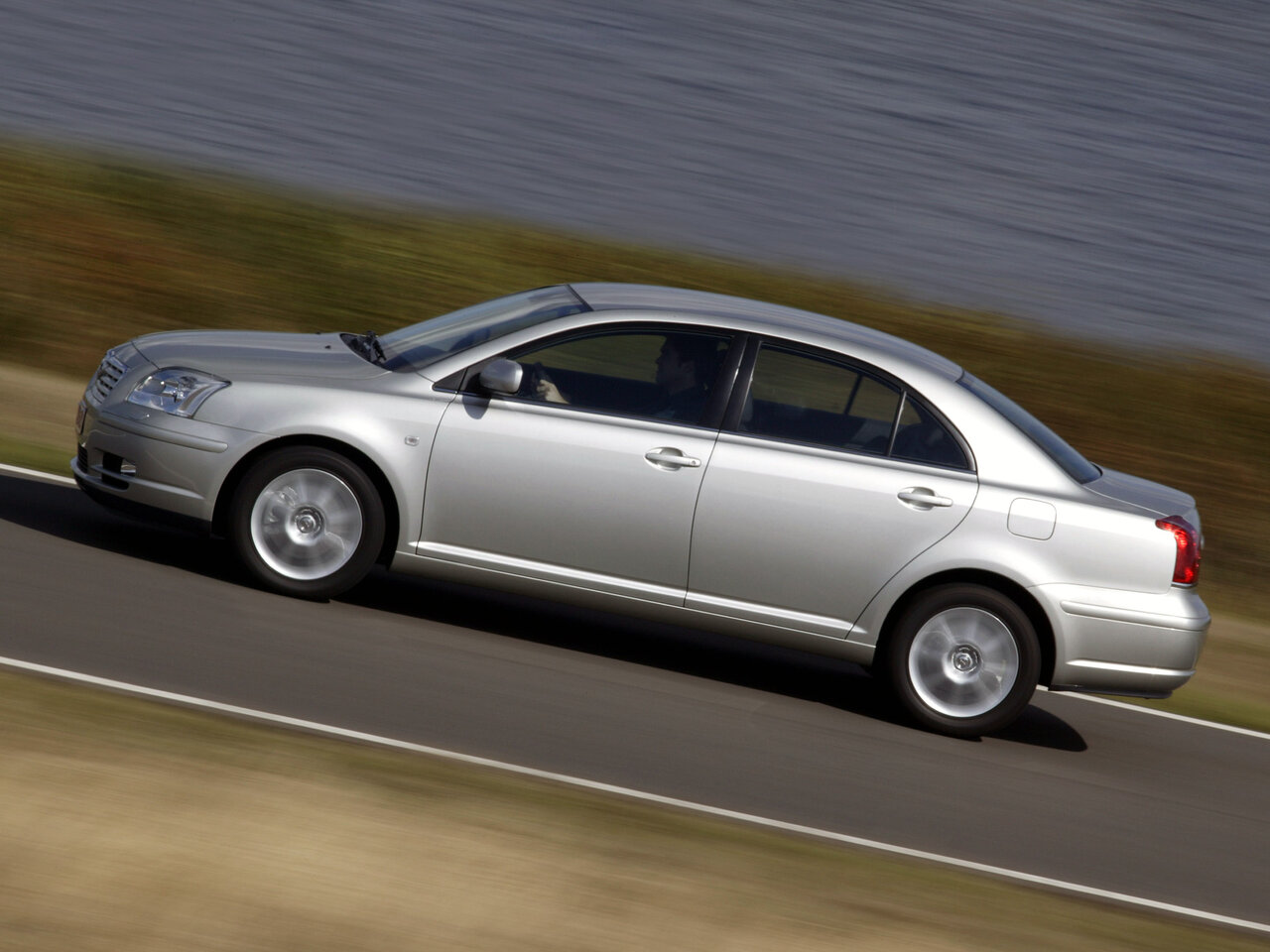 Toyota Avensis II