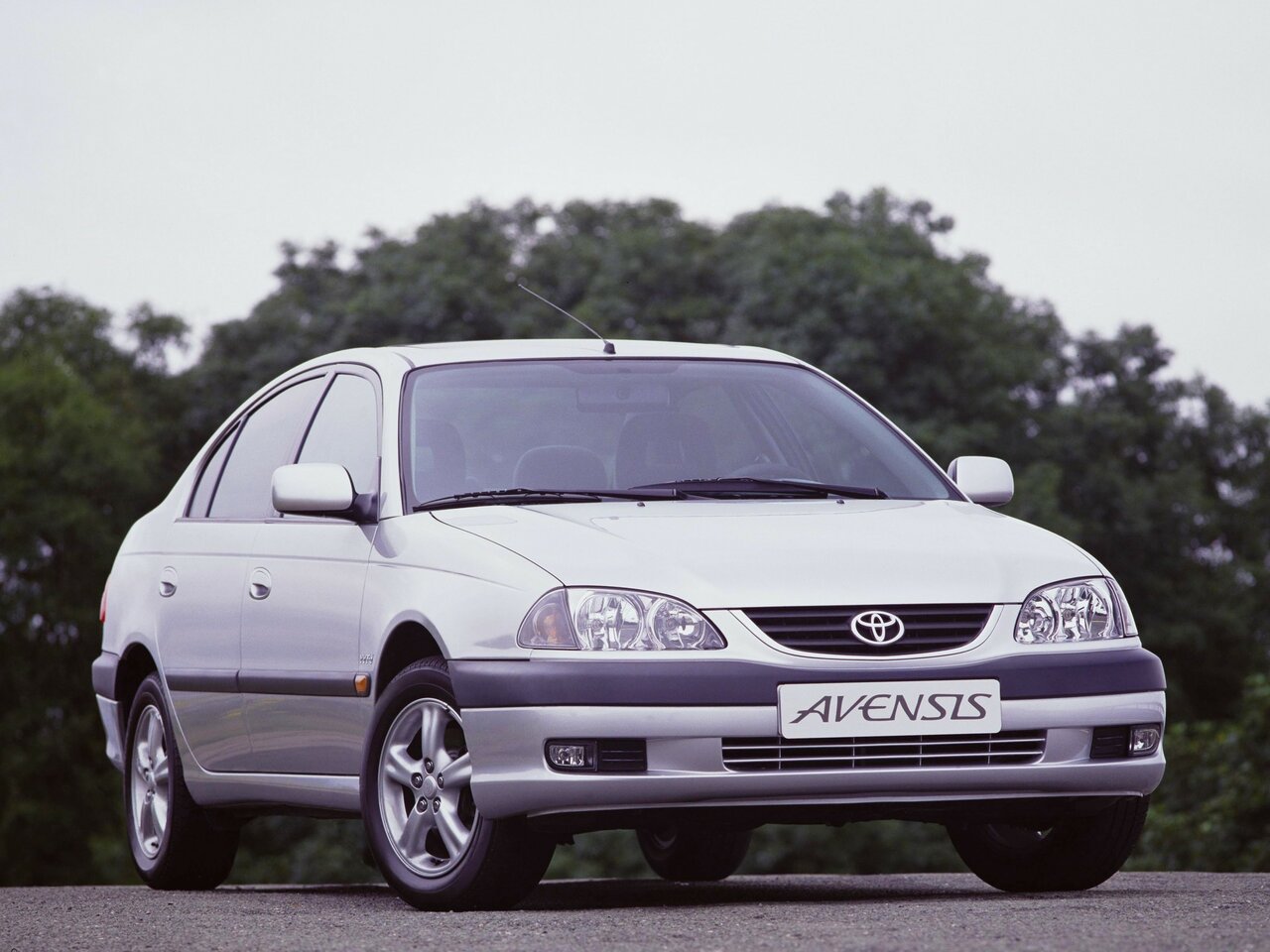 Toyota Avensis I Рестайлинг