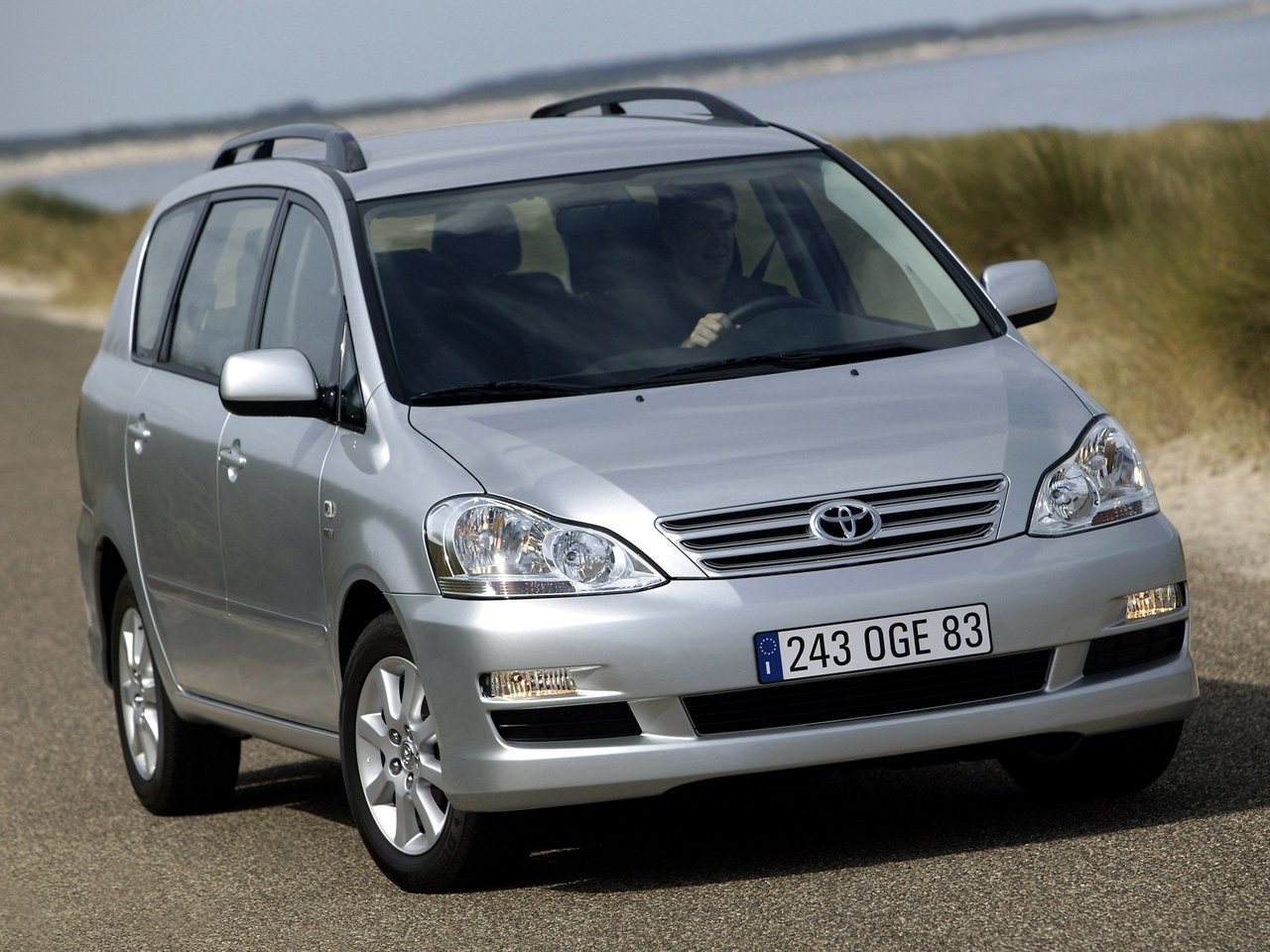 Toyota Avensis Verso I Рестайлинг