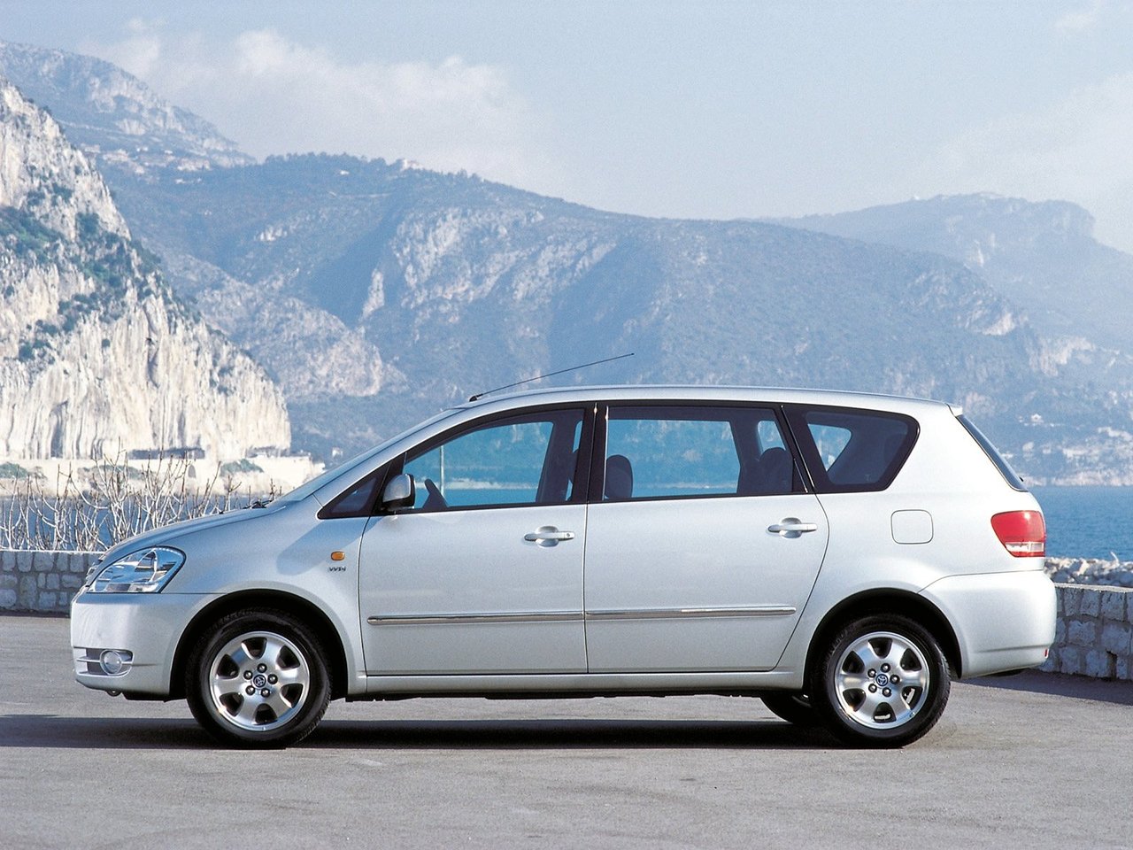 Toyota Avensis Verso I