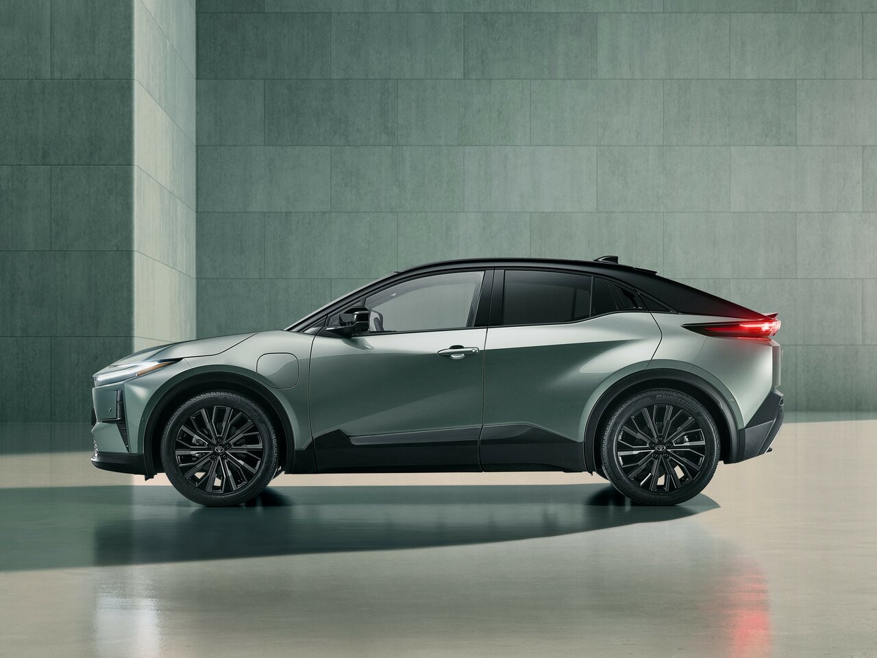 Toyota C-HR+ Внедорожник 5 дв.