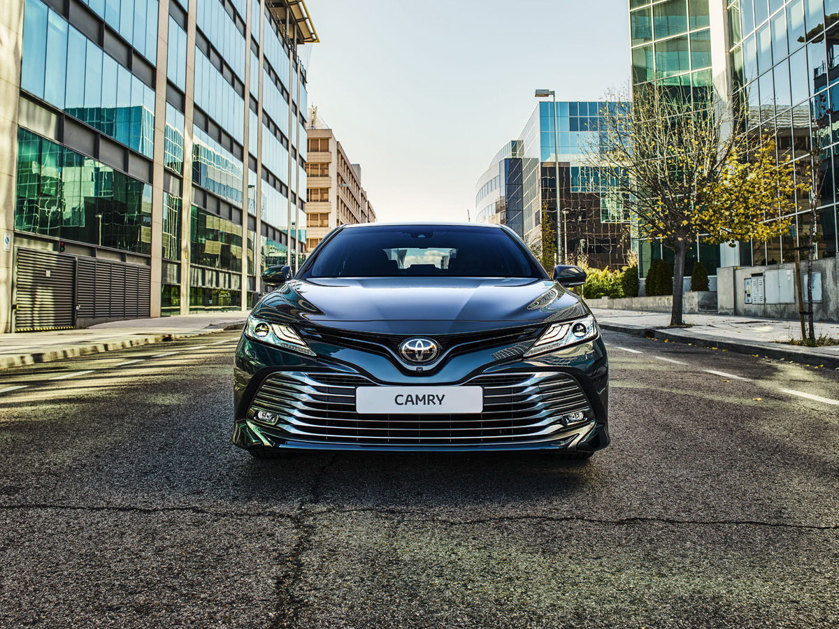 Toyota Camry VIII (XV70)