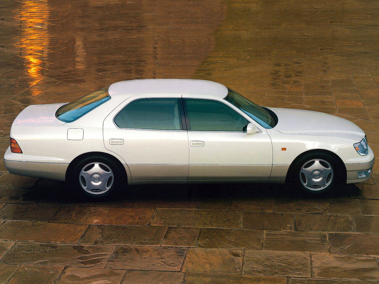 Toyota Celsior II (F20) Рестайлинг