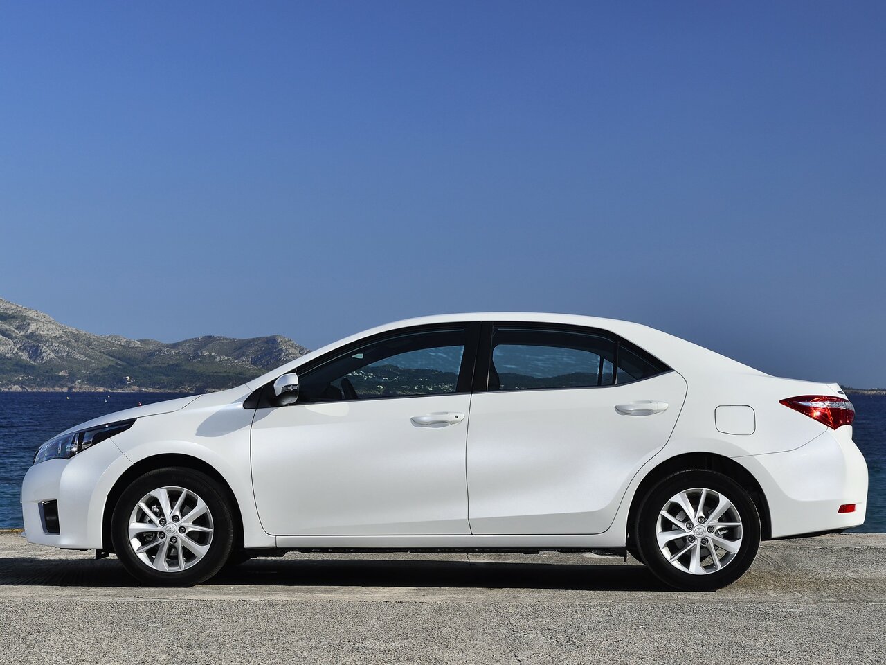 Toyota Corolla XI (E160, E170, E180)