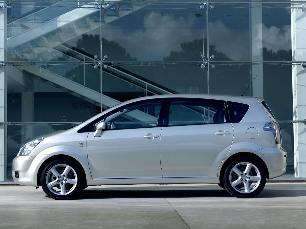 Toyota Corolla Verso I Рестайлинг 2
