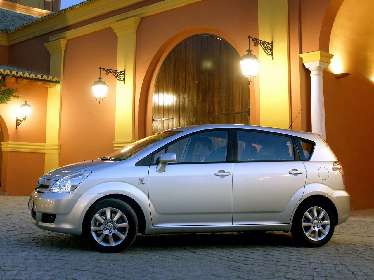 Toyota Corolla Verso I Рестайлинг