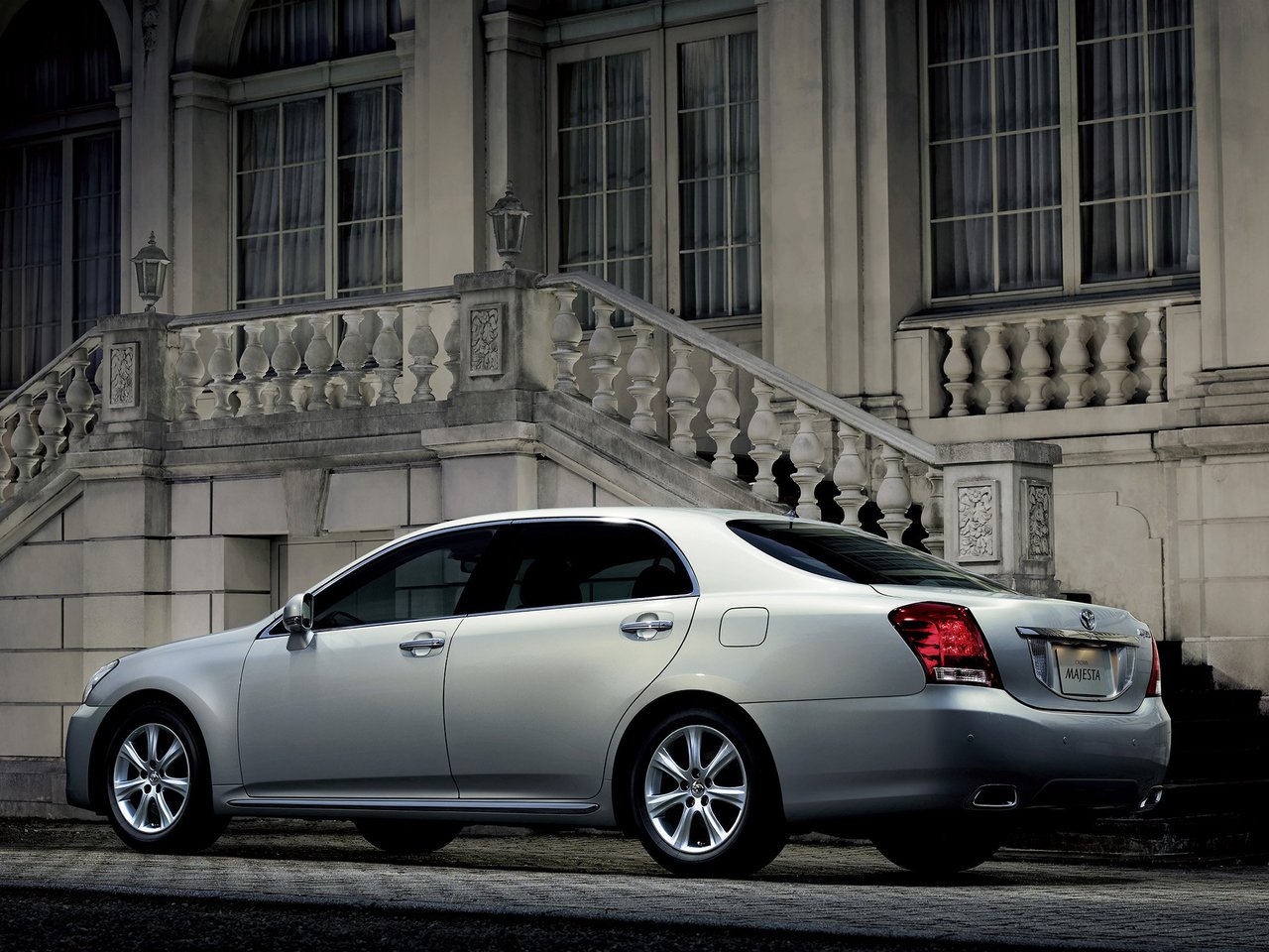 Toyota Crown Majesta V (S200)