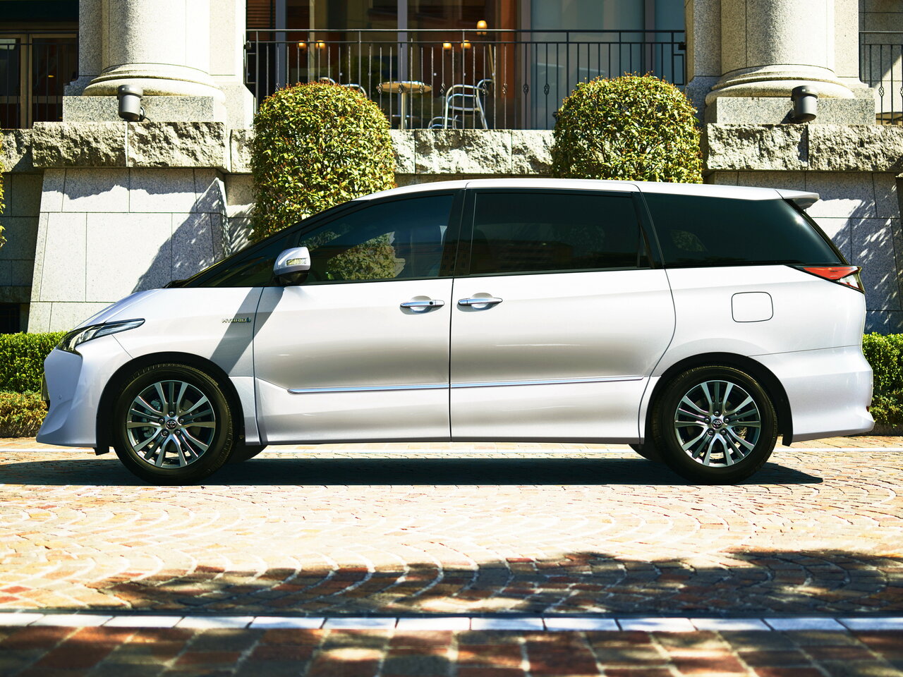 Toyota Estima III Рестайлинг 3