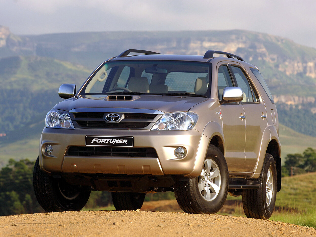 Toyota Fortuner I