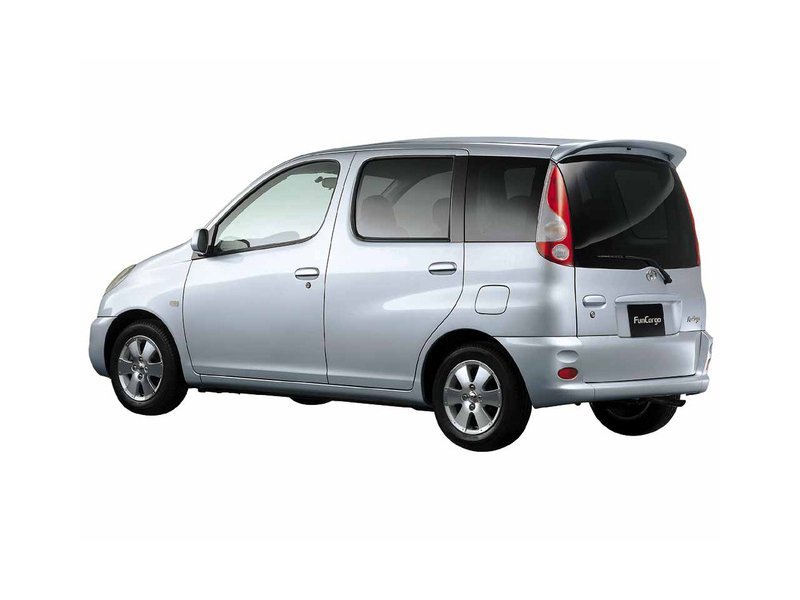 Toyota FunCargo Компактвэн