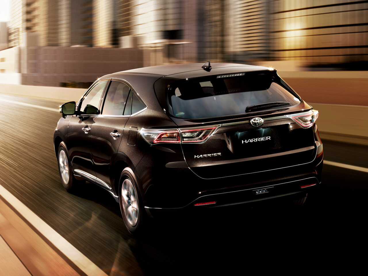 Toyota Harrier III (XU60)