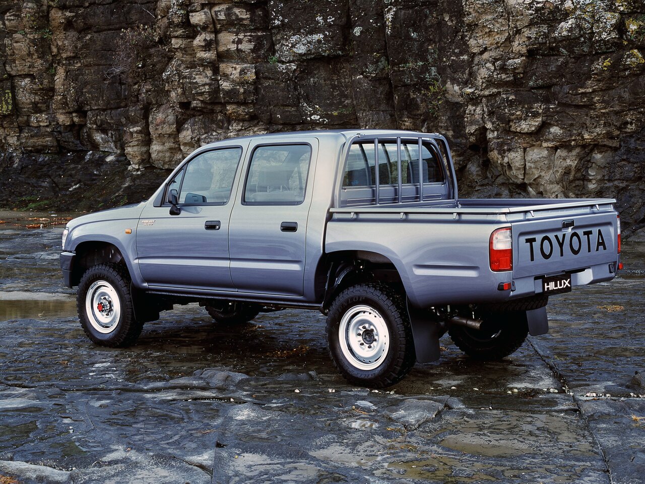 Toyota Hilux VI