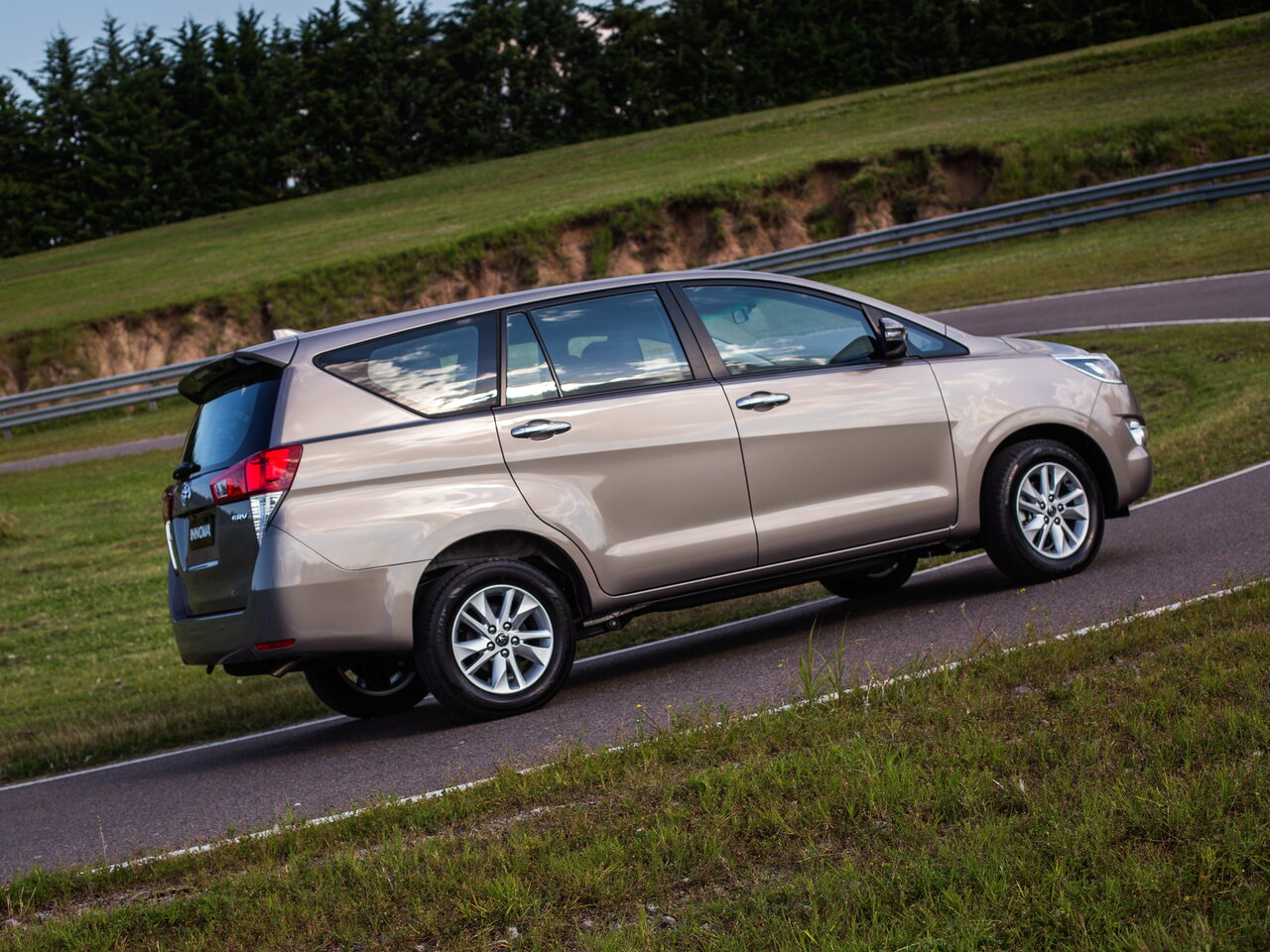 Toyota Innova II