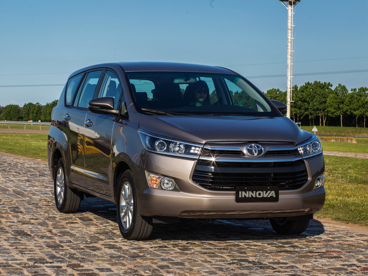 Toyota Innova II