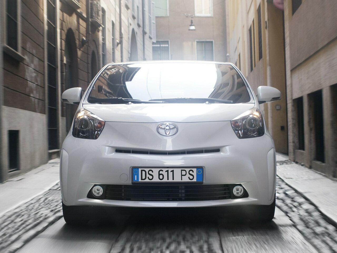Toyota iQ Хэтчбек 3 дв.