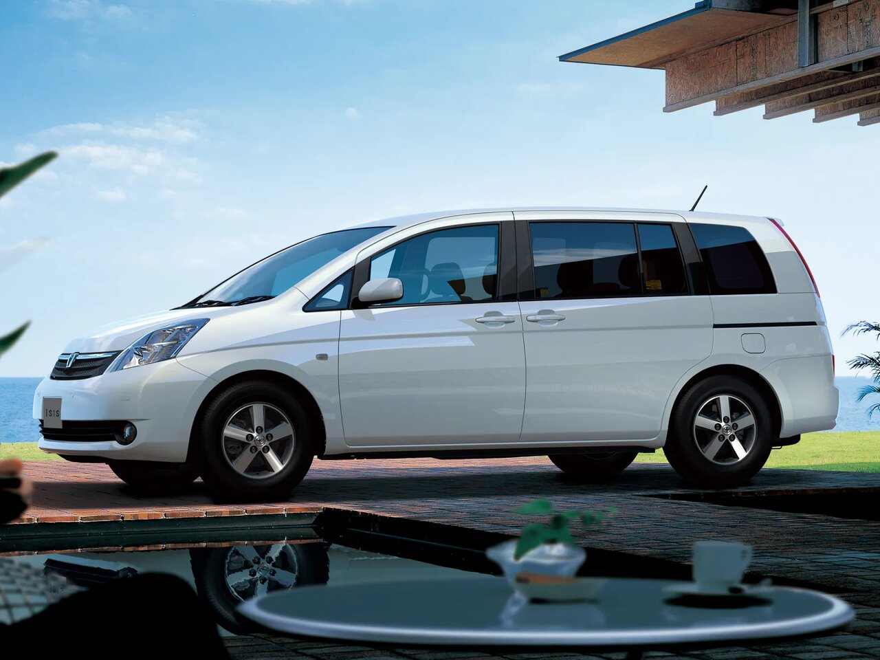Toyota ISis I