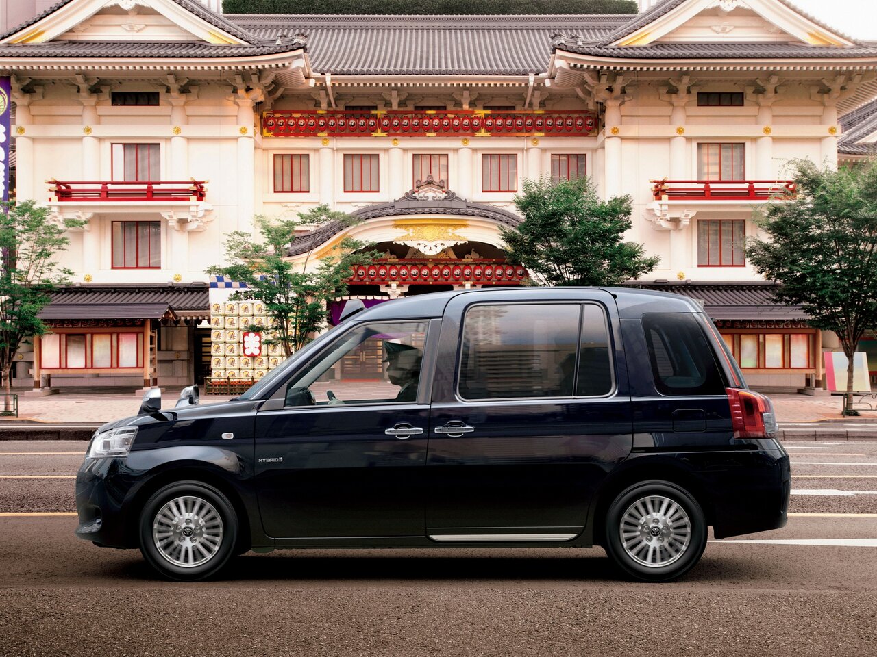 Toyota JPN Taxi Микровэн
