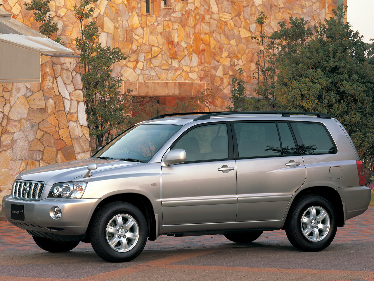 Toyota Kluger I (XU20)