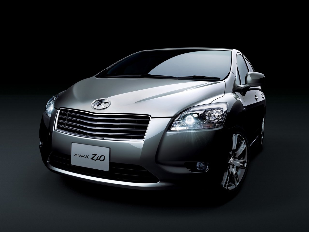 Toyota Mark X ZiO Компактвэн