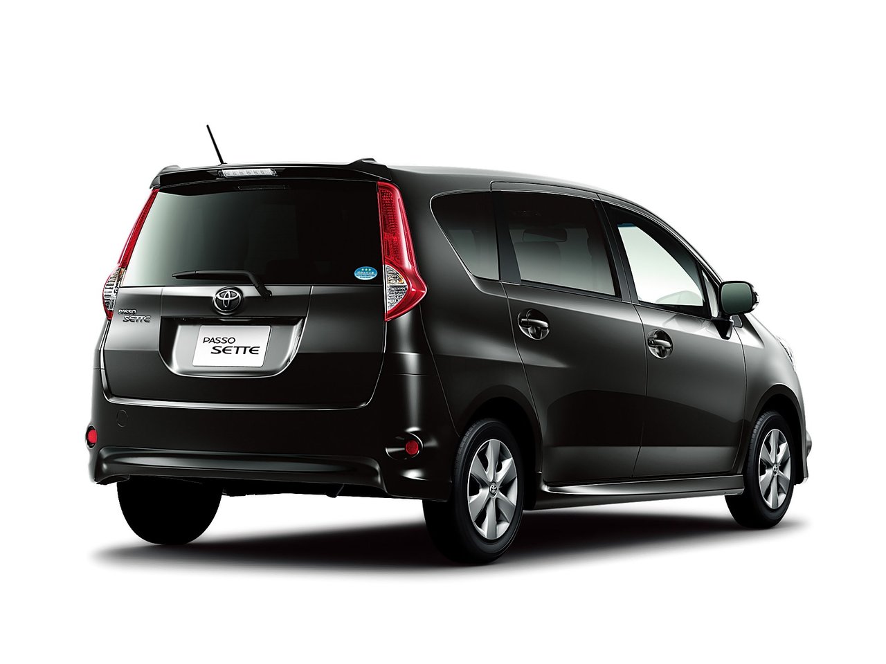 Toyota Passo Sette Компактвэн