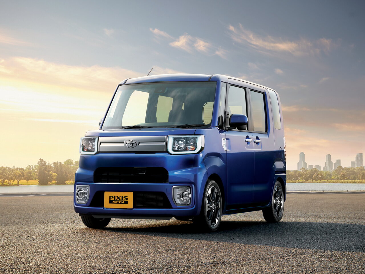 Toyota Pixis Mega Микровэн