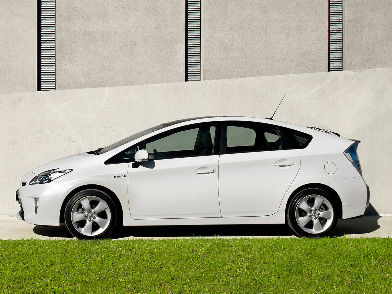 Toyota Prius III Рестайлинг (XW30)