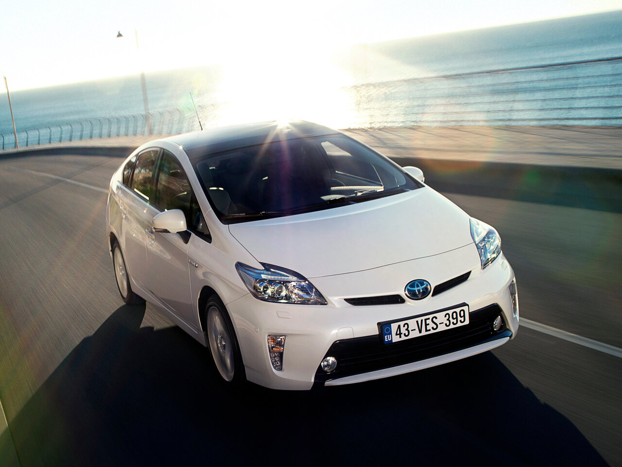 Toyota Prius III Рестайлинг (XW30)