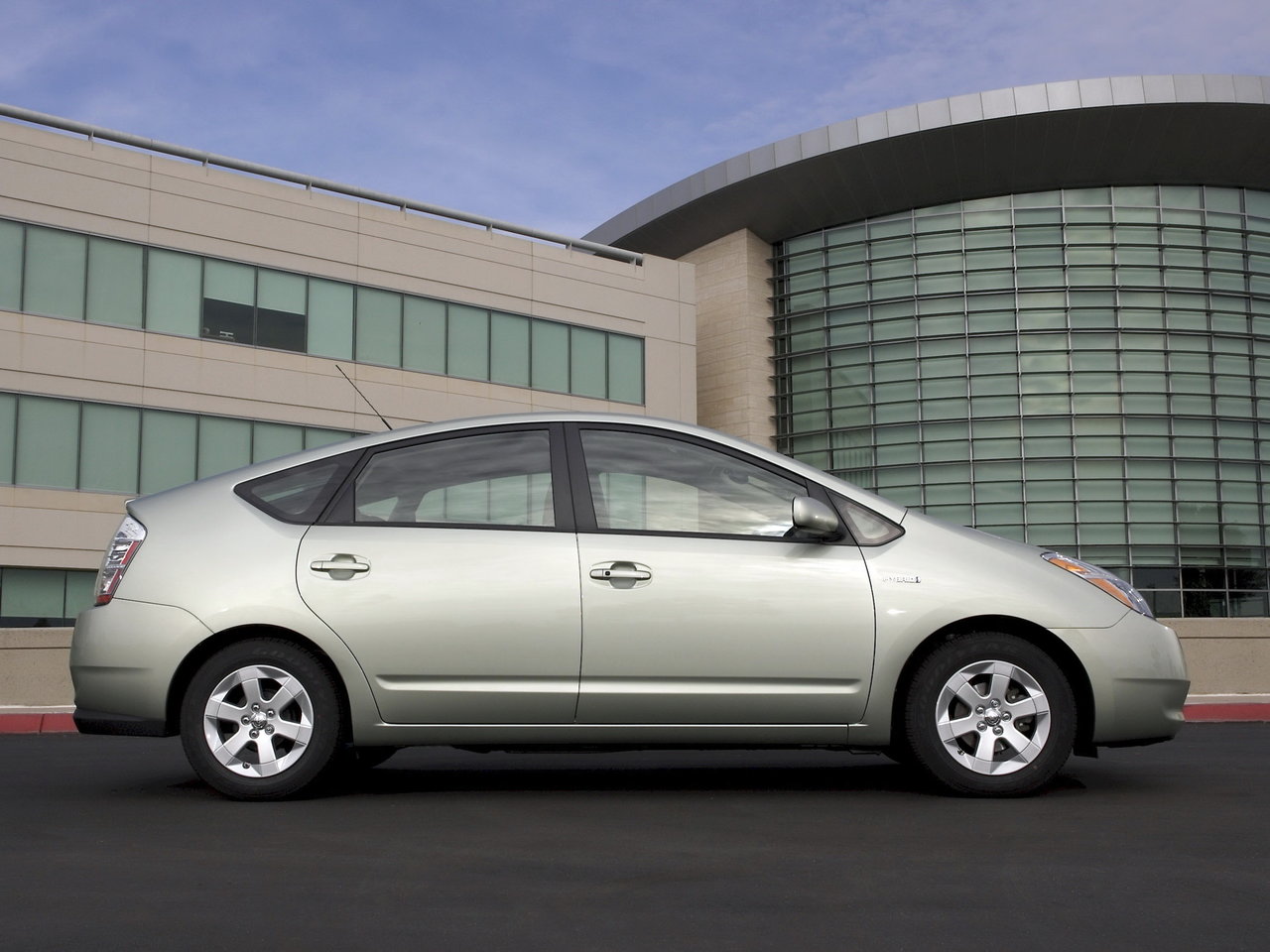 Toyota Prius II Рестайлинг (XW20)
