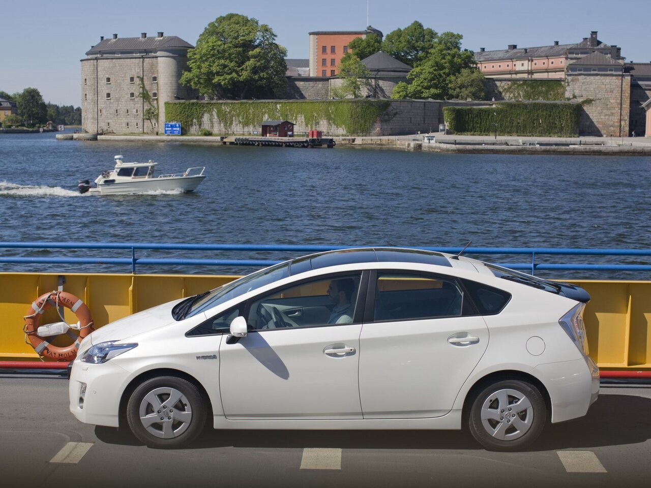 Toyota Prius III (XW30)