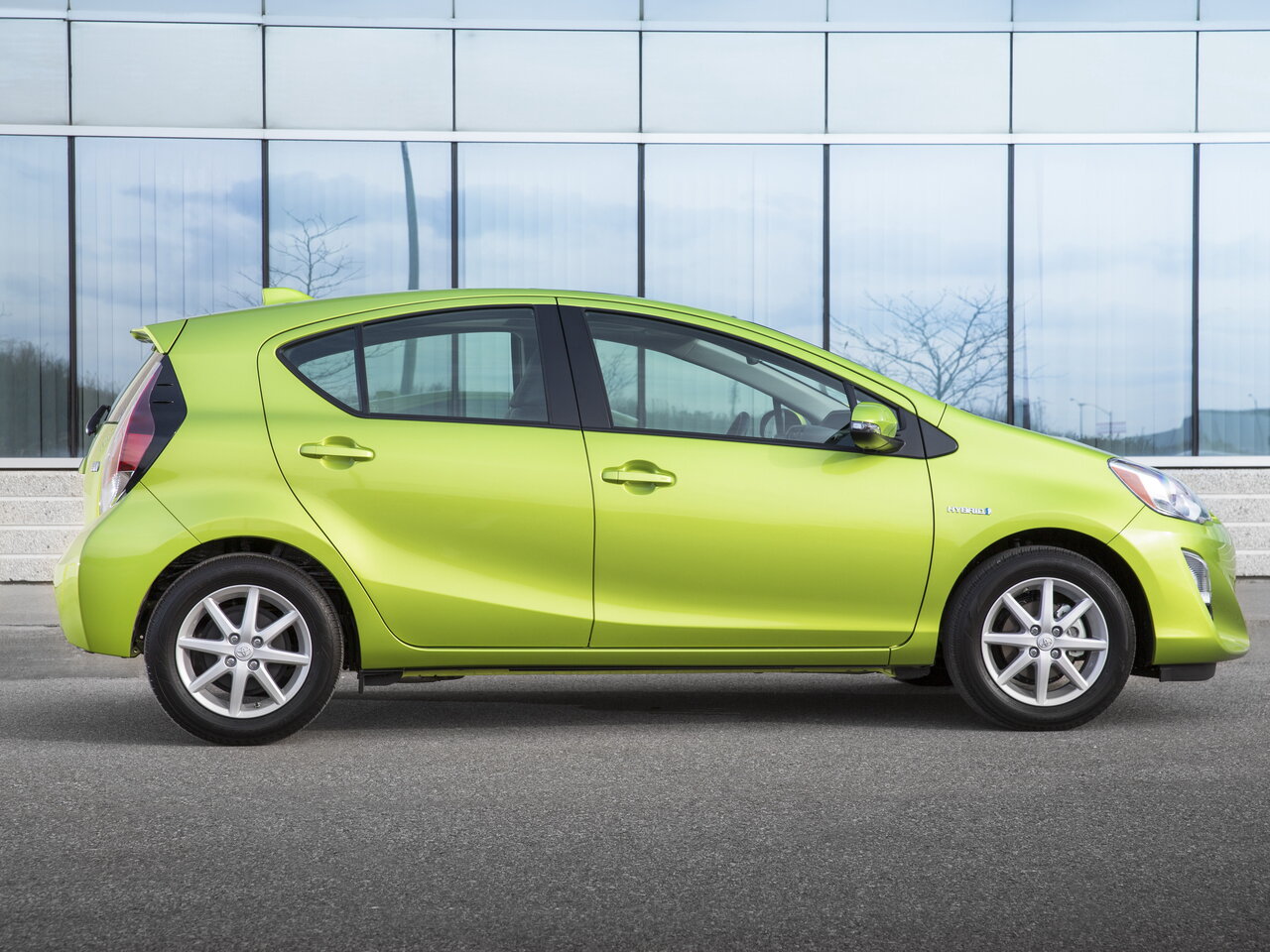 Toyota Prius c I Рестайлинг