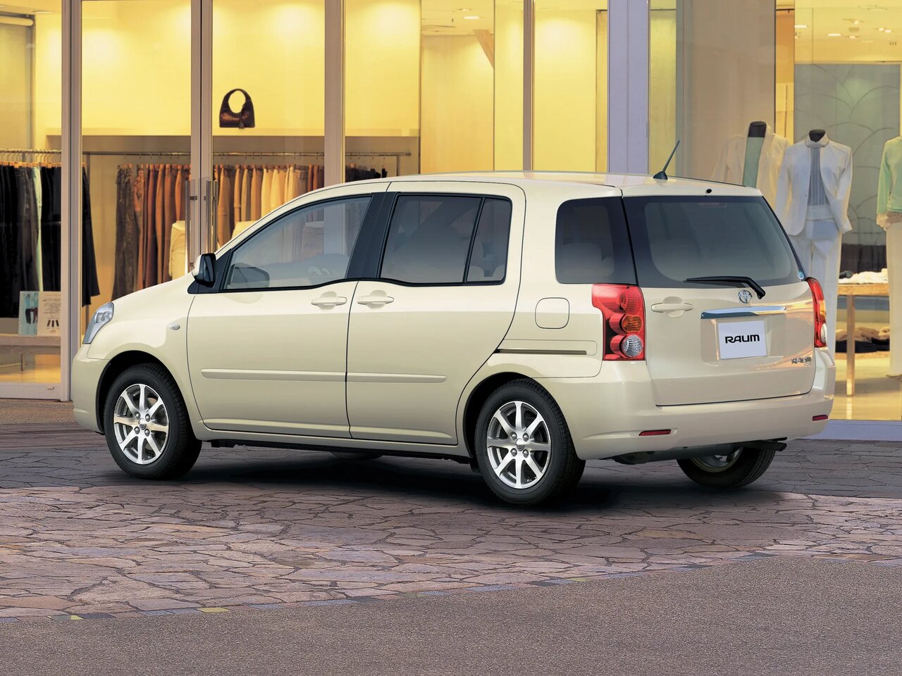 Toyota Raum II
