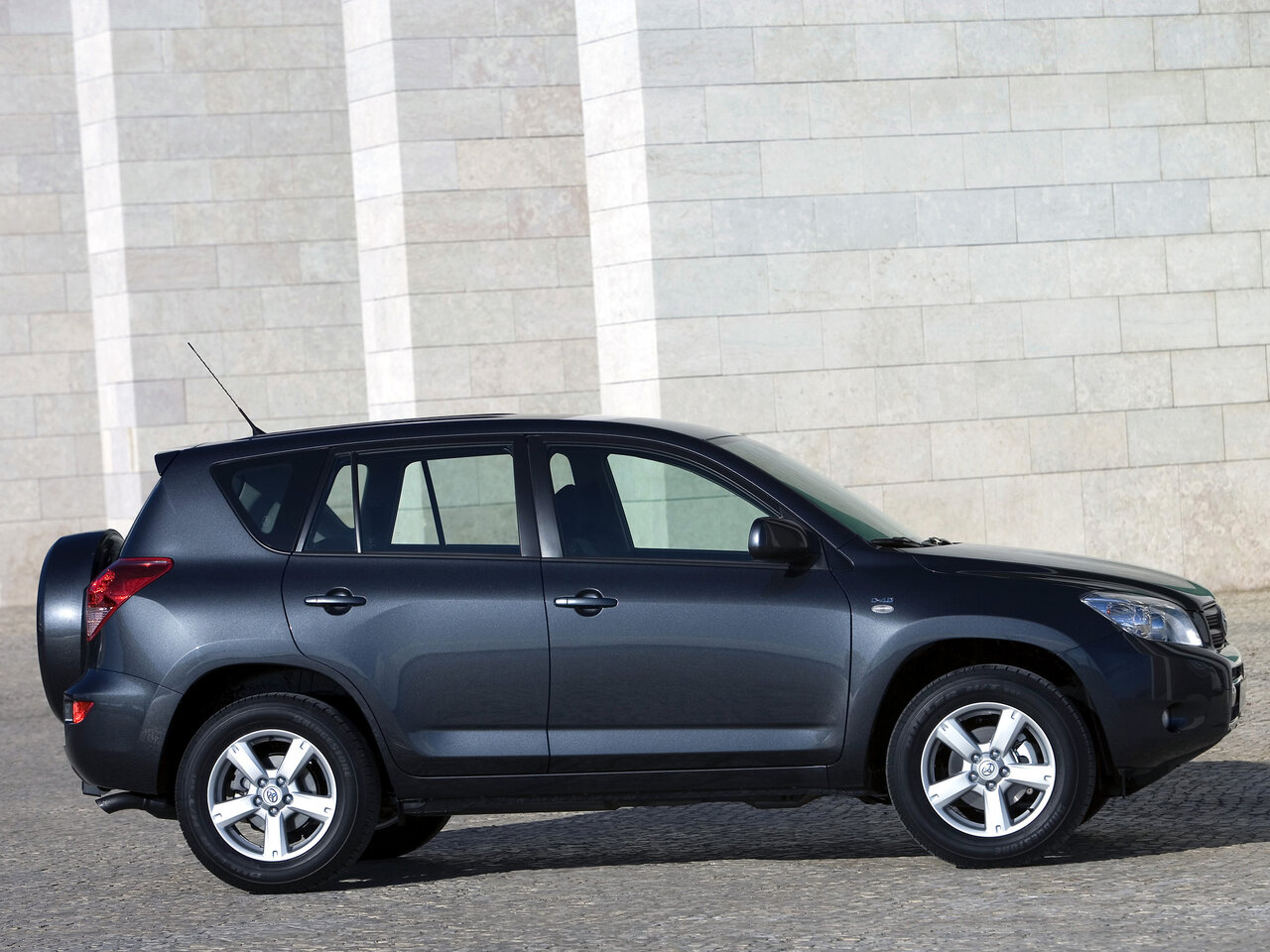 Toyota RAV4 III (XA30)