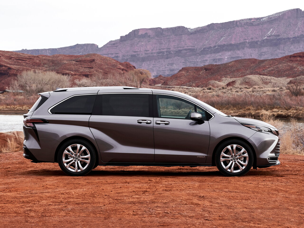 Toyota Sienna IV