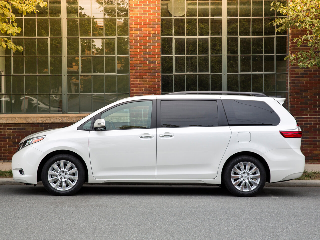 Toyota Sienna III Рестайлинг