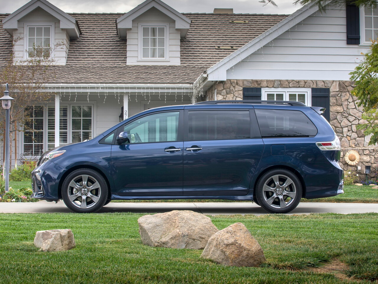 Toyota Sienna III Рестайлинг 2