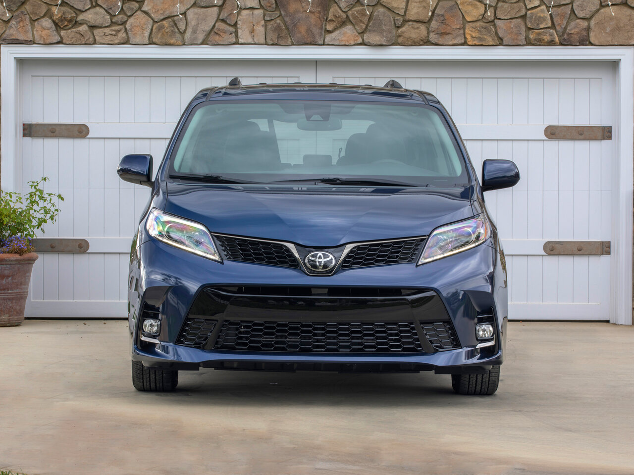 Toyota Sienna III Рестайлинг 2