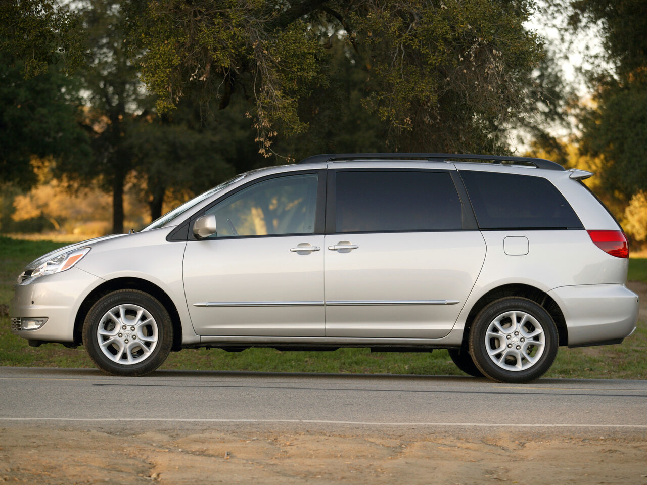 Toyota Sienna II