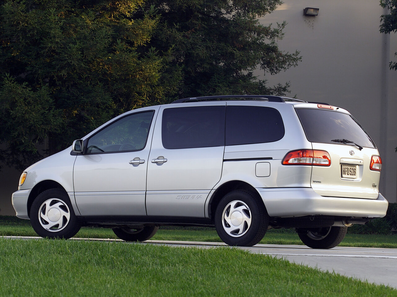 Toyota Sienna I Рестайлинг