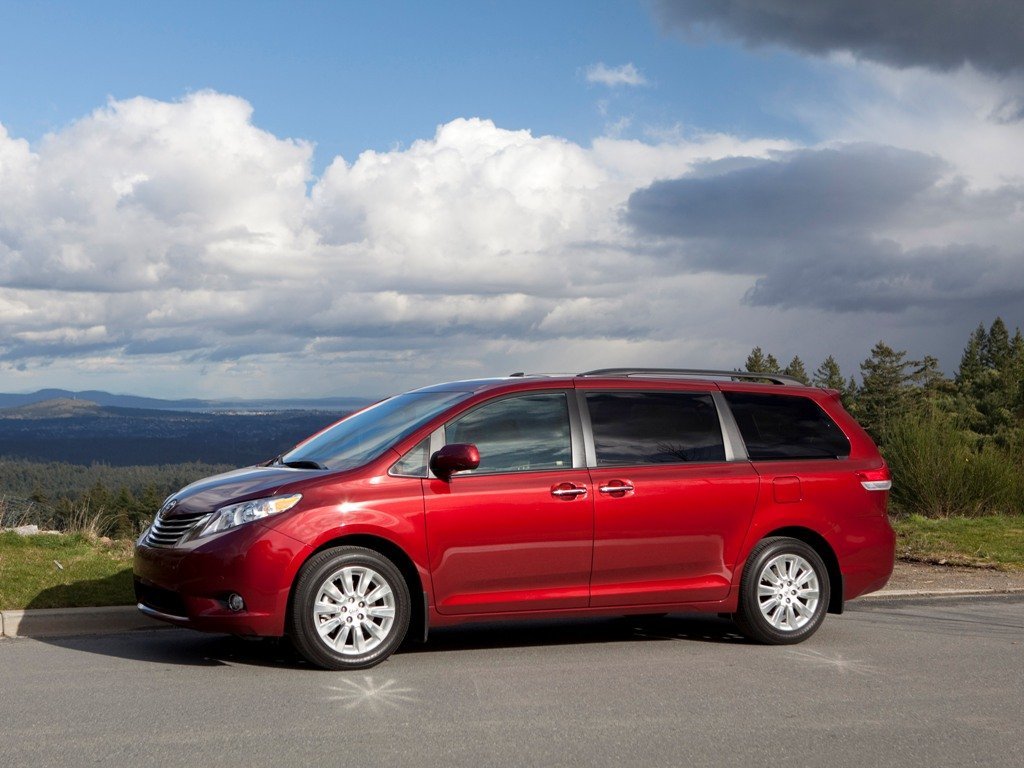 Toyota Sienna III