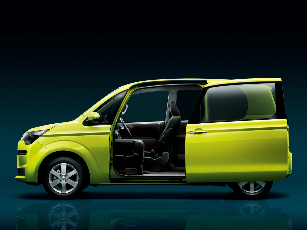 Toyota Spade Микровэн
