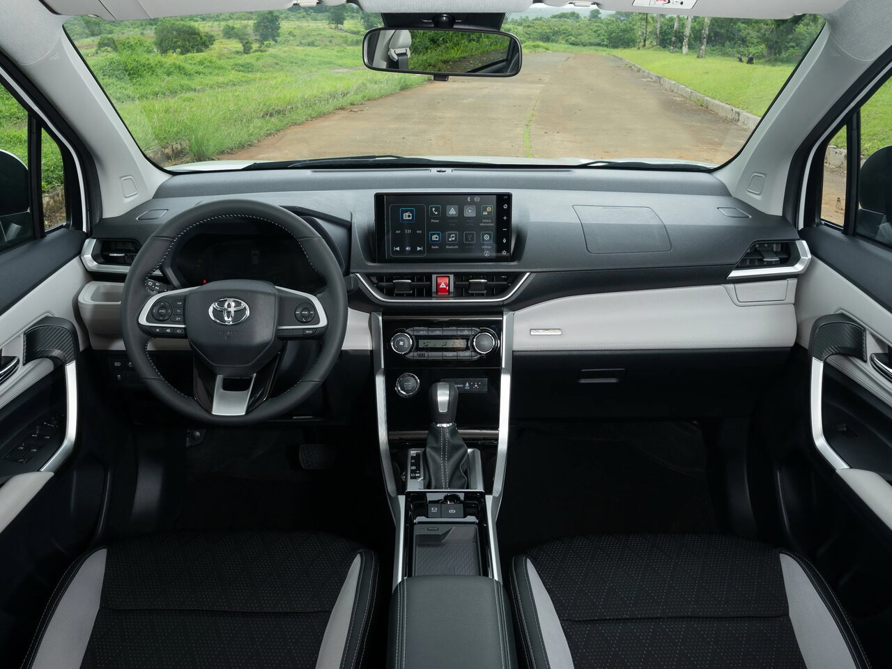 Toyota Veloz Минивэн