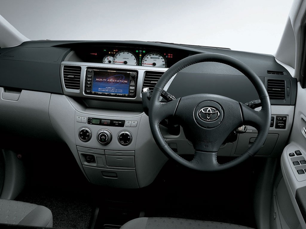 Toyota Voxy I (R60)