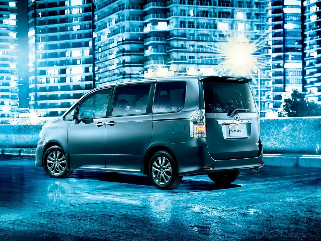 Toyota Voxy II (R70) Рестайлинг