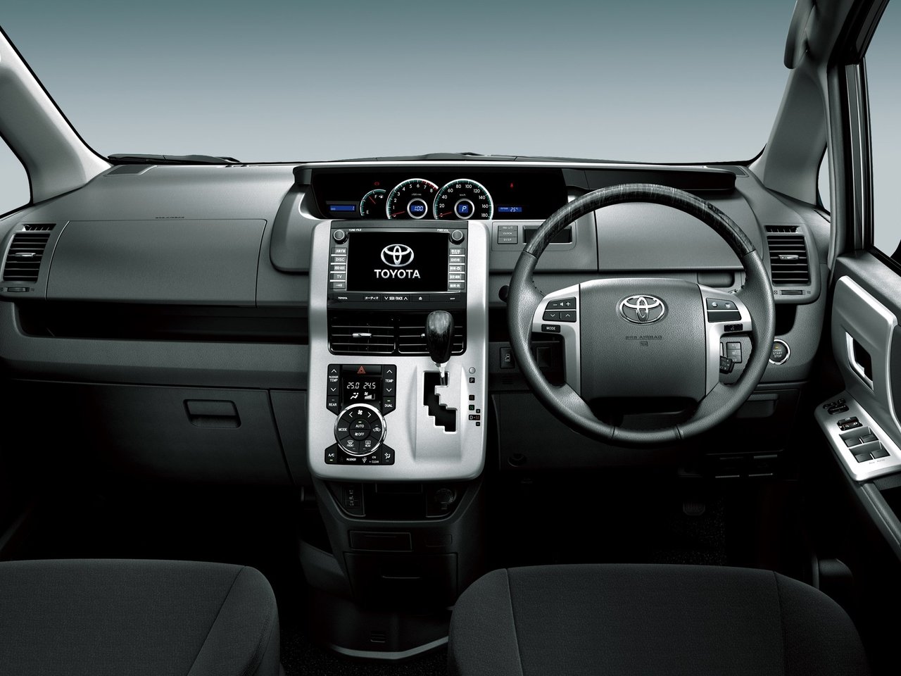 Toyota Voxy II (R70) Рестайлинг