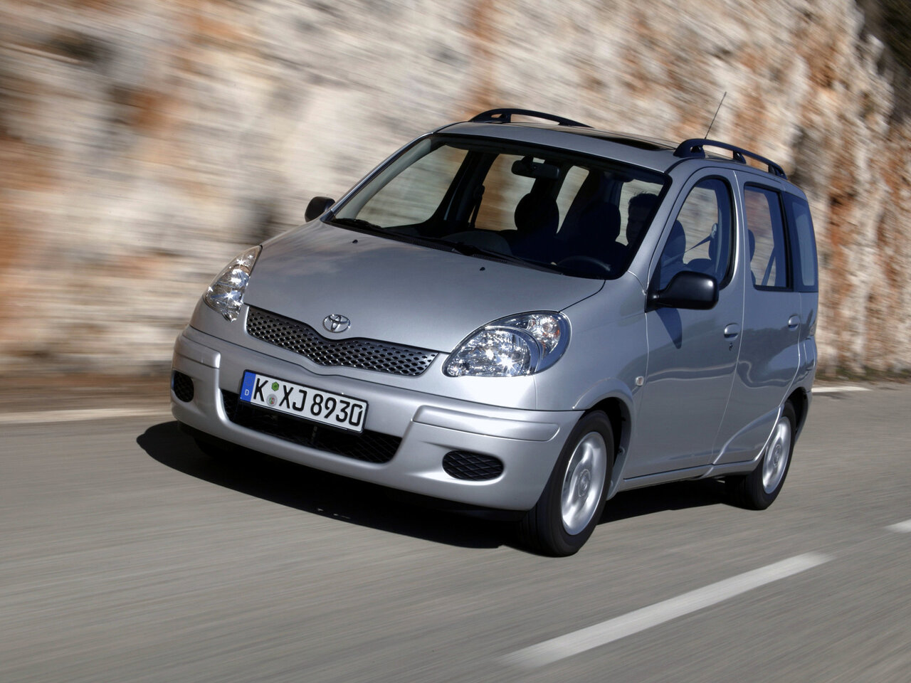Toyota Yaris Verso Компактвэн