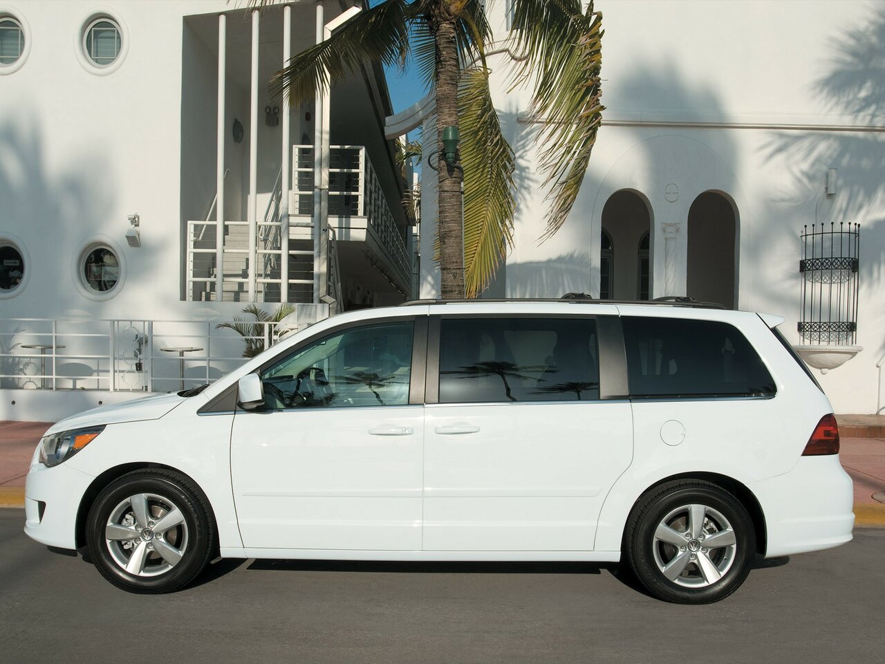 Volkswagen Routan Минивэн